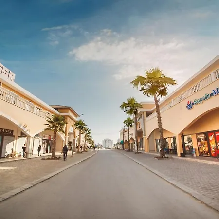 Design Pool View One Bedroom In Caesar & Spa, Long