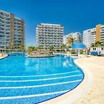 Apartment Design Pool View One Bedroom In Caesar & Spa, Long