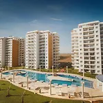 Design Pool View One Bedroom In Caesar & Spa, Long