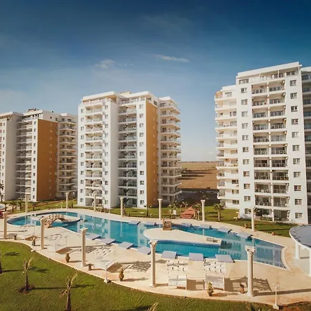 Design Pool View One Bedroom In Caesar & Spa, Long