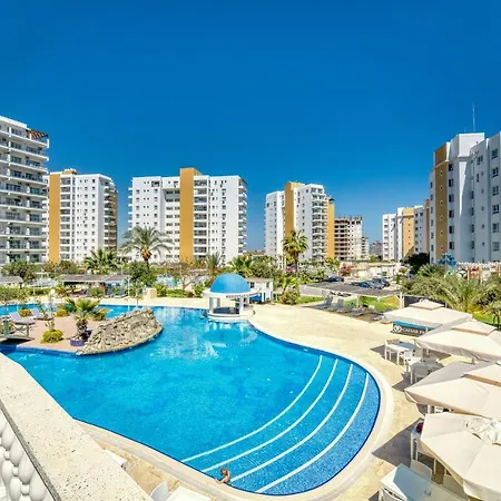 Design Pool View One Bedroom In Caesar & Spa, Long